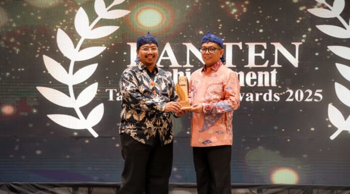 Konsisten Jaga Kinerja Positif dan Tata Kelola yang Baik, Bank Banten Terima “Banten Achievement Award 2025”