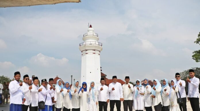 Ratu Zakiyah Ziarah ke Makam Sultan Maulana Hasanudin dan Brigjen KH Syam’un Ratu Zakiyah