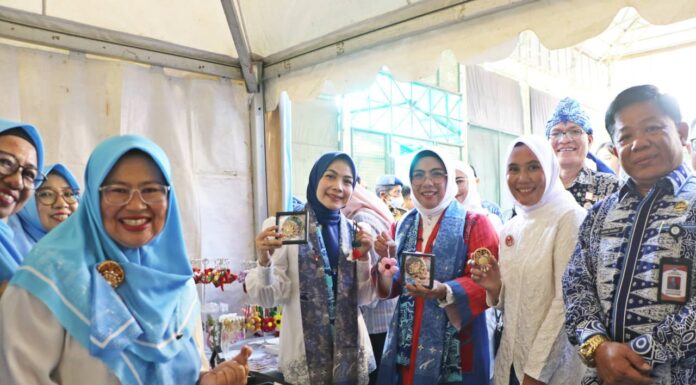 Bupati Ratu Zakiyah Dorong Dekranasda Serang Angkat Kelas Produk Lokal