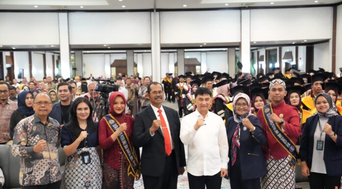 Wisuda Uniba, Prof Bambang Beri Pesan Mahasiswa Harus Jadi Agen Perubahan