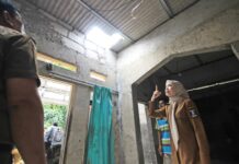 Korban Angin Puting Beliung Dapat Bantuan dari Bupati Serang Ratu Zakiyah