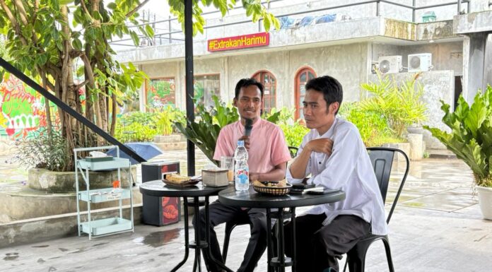 Di Tepian Coffee & Eatery, Ahmad Wayang dan Rahmat Heldy Berbagi Proses Kreatif Menulis