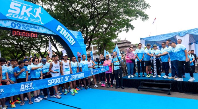 Gubernur Andra Soni Lepas Lomba Lari Ekbispar Banten 5K 2025