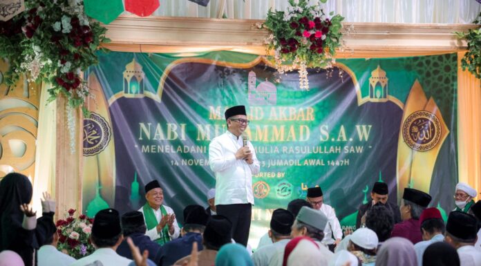 Hadiri Maulid, Gubernur Andra Soni Sampaikan Fokus Program ke Masyarakat