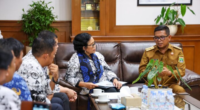 Terima Pengurus PGRI, Gubernur Andra Soni Paparkan Dampak Positif Program Sekolah Gratis Banten