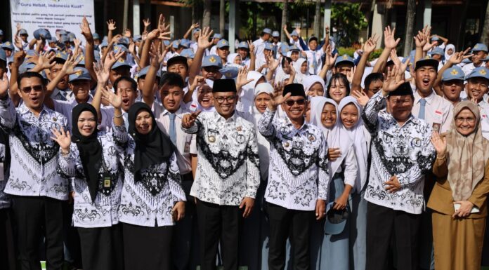 Peringati Hari Guru Nasional 2025, Gubernur Banten Tekankan Peningkatan Kualitas dan Kesejahteraan Guru