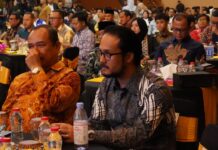 Fajar Hadi Prabowo Terima Penghargaan Kepala Daerah Inovatif dari Radar Banten Award 2025