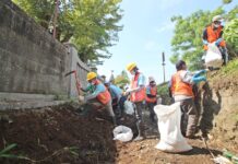 Musim Penghujan, DPUPR Bersih-Bersih Sungai Cikubang Pulo Ampel
