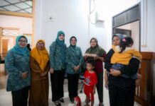TP PKK Tinawati Andra Soni Salurkan Bantuan 28 Paket Makanan Tambahan