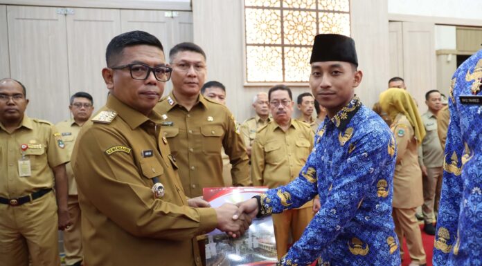 Sebanyak 4.631 Pegawai Pemerintah Pemprov Banten Terima SK PPPK Paruh Waktu