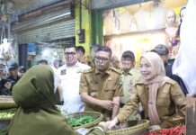 Tinjau Pasar Ciruas, Gubernur dan Bupati Serang Sidak Harga Pangan
