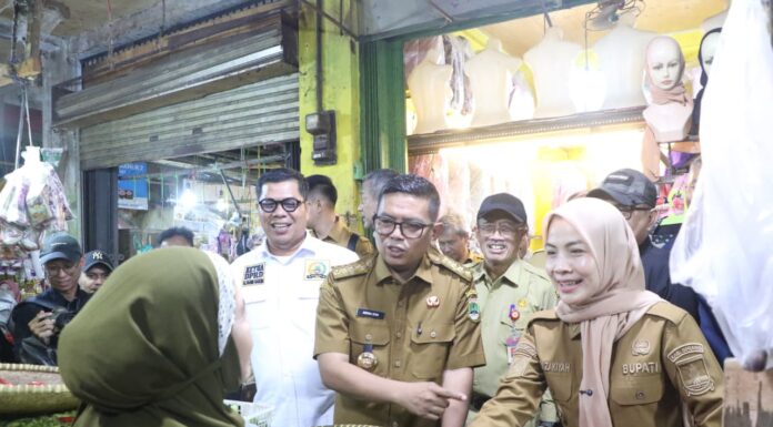 Tinjau Pasar Ciruas, Gubernur dan Bupati Serang Sidak Harga Pangan