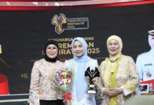 Ratu Zakiyah Terima Penghargaan Perempuan Inspiratif 2025 dari TVOne