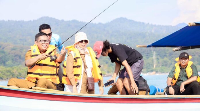 Jelang Nataru, Gubernur Banten Pantau Tempat Wisata Anyer dan Carita