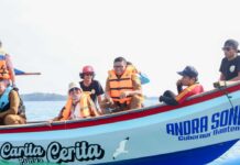 Gubernur Banten Andra Soni Serahkan Bantuan Kapal bagi Nelayan di Pandeglang