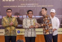 Gubernur dan Wagub Banten Terima Anugerah Tokoh Peduli Penyiaran dari KPID
