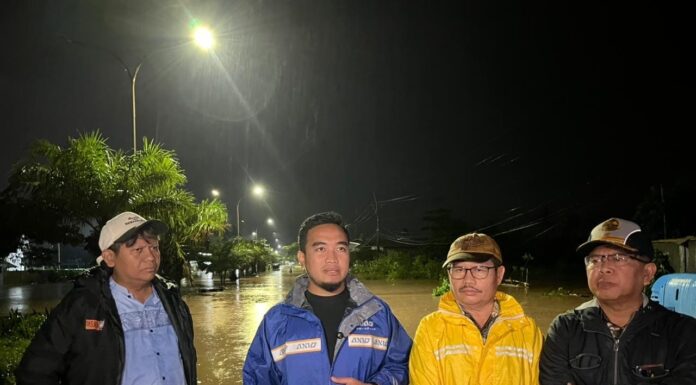 Walikota Cilegon Turun ke Titik Banjir di Ciwandan, Robinsar Imbau Masyarakat Tetap Waspada