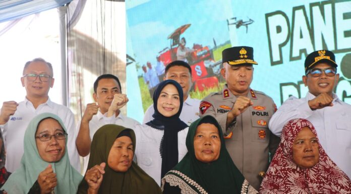 Bupati Ratu Zakiyah Hadiri Panen Raya dan Pengumuman Swasembada Pangan di Tasikardi