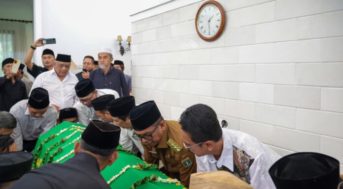 Tokoh Pendiri Banten H. Tryana Sjam’un Tutup Usia, Gubernur Banten Ikut Takziyah