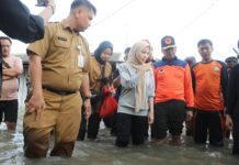 Ratu Zakiyah Turun ke Lokasi Banjir di BCP 2, Sampaikan Solusi Jangka Panjang