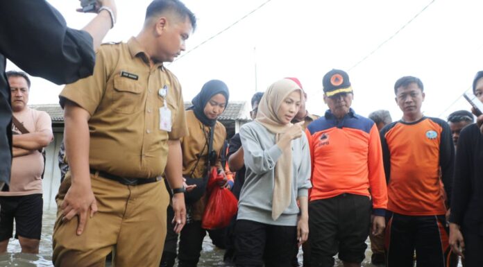 Ratu Zakiyah Turun ke Lokasi Banjir di BCP 2, Sampaikan Solusi Jangka Panjang