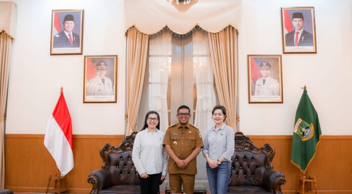 Legenda Tenis Meja Ling Ling Agustin dan Evi Sumendap Temui Gubernur Banten