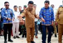 Gubernur Andra Soni Resmikan Jalan Poros Tiga Desa Lewat Program “Bang Andra” di Kecamatan Sindangjaya