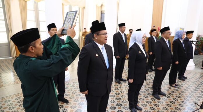 Gubernur Andra Soni Lantik 10 Pejabat Pemprov Banten, Ini Daftar Namanya!