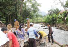 DPUPR Kabupaten Serang Bangun Bronjong di Sungai Cilehem