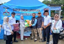 Ketua Fraksi PAN Desi Ferawati Kunjungi Dapur Umum di Carenang dan Tanara, Pastikan Logistik Aman
