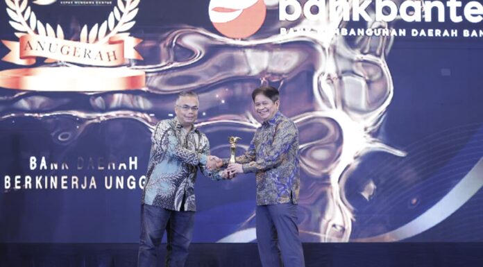 Indoposco Berikan Penghargaan pada Bank Banten Sebagai Bank Daerah Berkinerja Unggul