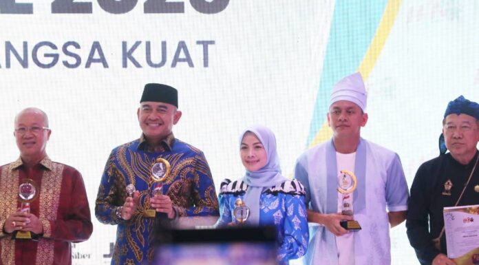 Dinilai Peduli Olahraga, Bupati Serang Raih Penghargaan Golden Award PWI 2026
