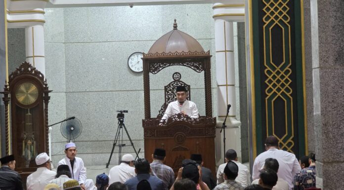 Tarawih Perdana, Wali Kota Cilegon Salat di Masjid Agung Nurul Ikhlas