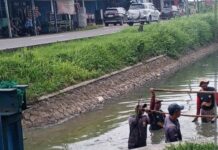 Pemkab Serang Bersih-Bersih Sampah di Kali Tirtayasa