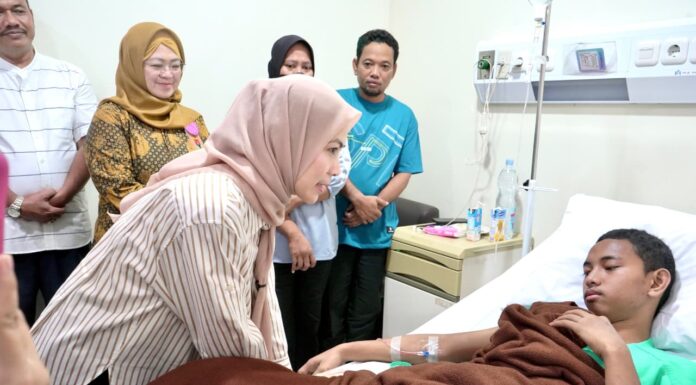 Bupati Serang Kunjungi Kediaman Rumah Warga yang Ambrol di Ciruas