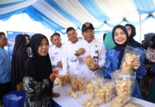 Bazar Ramadan Dibuka Bupati Serang Ratu Zakiyah, Warga Lebakwangi Serbu Bazar Murah