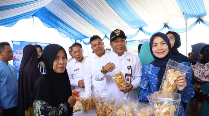 Bazar Ramadan Dibuka Bupati Serang Ratu Zakiyah, Warga Lebakwangi Serbu Bazar Murah