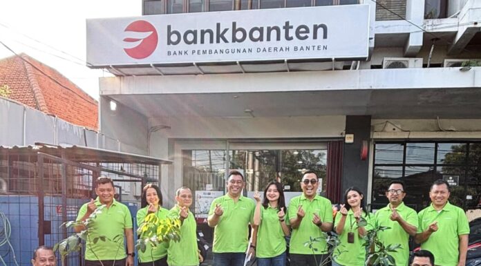HUT Taspen ke-63, Bank Banten Cabang Surabaya Salurkan Bantuan Bibit Pohon