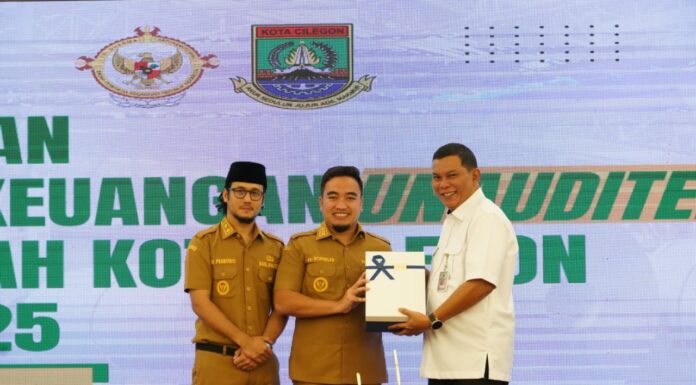 Robinsar dan Fajar Kompak Hadiri Penyerahan LKPD Tahun 2025