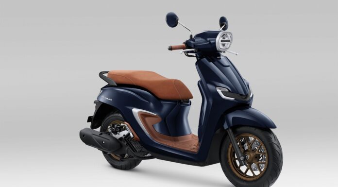 PT AHM Luncurkan New Honda Stylo 160: Hadir dengan Warna Spesial Burgundy