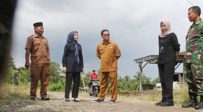 Tinjau Jalan Kemuning Rusak, Bupati Serang Ratu Zakiyah Minta DPUPR Segera Dibangun