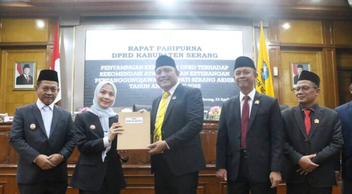 Bupati Serang Jadikan Catatan Pedoman Perbaikan Saat Rapat Paripurna LKPJ 2025