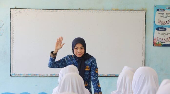 Kunjungi SMPN 2 Tirtayasa, Bupati Zakiyah Pastikan 3 Ruang Kelas Direvitalisasi Tahun Ini