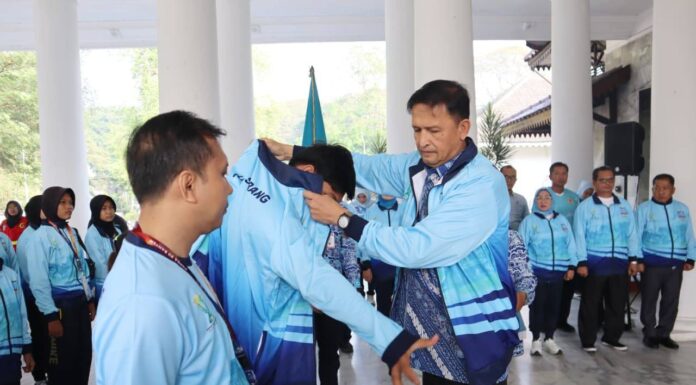 Sekda Kabupaten Serang Lepas Kontingen POPDA 2026, Bidik Prestasi Tertinggi di Cilegon
