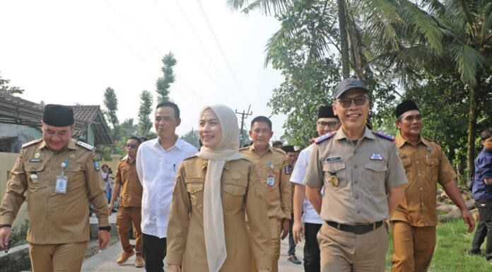 Bersama Kantah Kabupaten Serang, Bupati Ratu Zakiyah Bagikan Sertifikat di Kopo