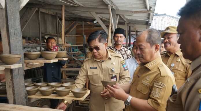 Wabup Serang Ajak Warga Kosambi Pertahankan Sentra Gerabah dan Perkuat Daya Saing Produk