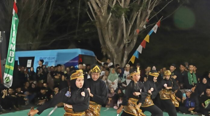 Songsong Festival Anyer-Panarukan, Camat Anyar Imron Satukan Seni Budaya Silat dan Debus