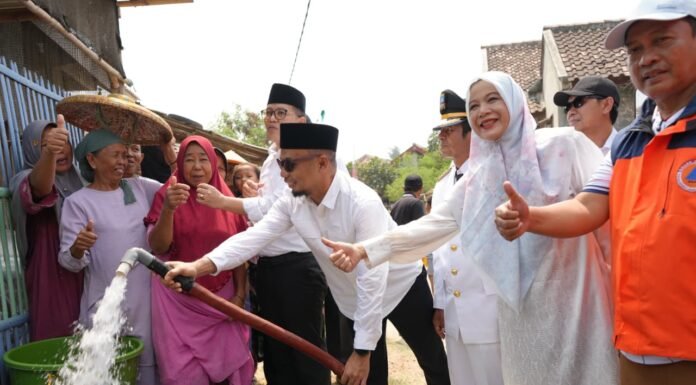 Pemkab Serang Salurkan Bantuan Air Bersih di Tanara