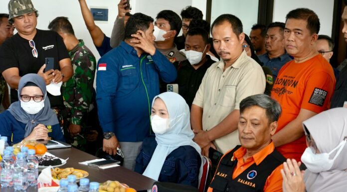 Tinjau Pos Pengamatan GAK, Bupati Ratu Zakiyah Intruksikan KBM Sekolah di 7 Kecamatan Secara Daring