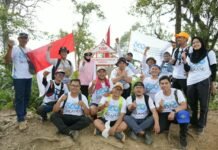 Bendera 500 Tahun Kabupaten Serang Dikibarkan di Puncak Gunung Prakasak Ciomas